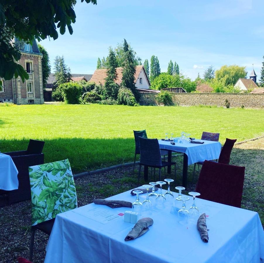Chateau Corneille Vieux-Villez Bagian luar foto